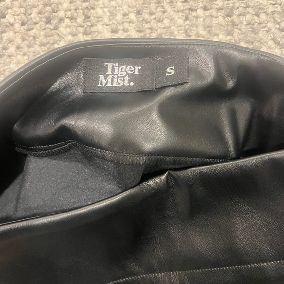 Tiger Mist Black Faux Leather Mini Skirt with Side Slit Size Small - Picture 4 of 5